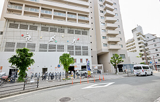 車でお越しの方
